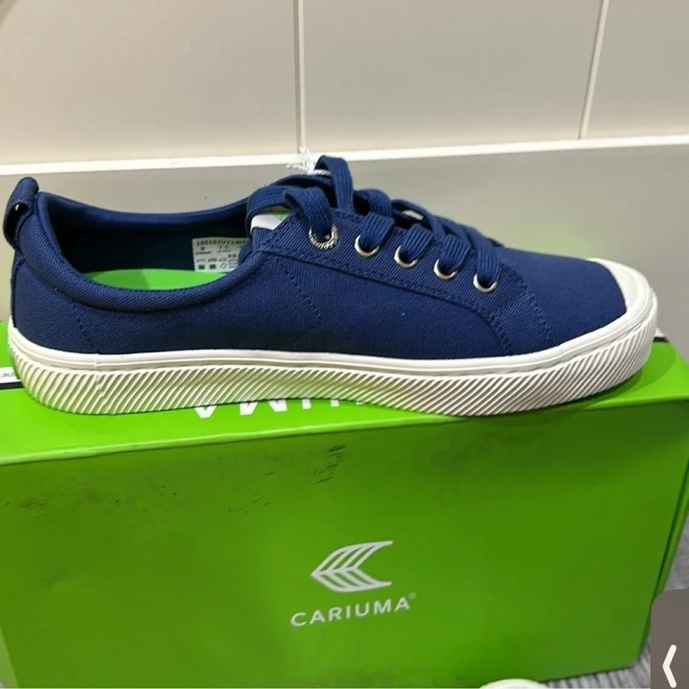Nwt Cariuma Blue Canvas Sneaker. 9.5 women’s & 8 men’s